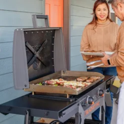 Blackstone 28” Griddle med låg – gasgrill med stegeplade