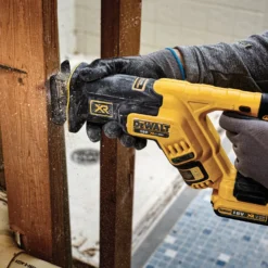 DeWALT DCS367N 18V XR bajonetsav solo