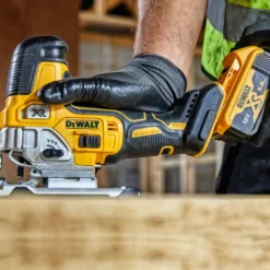 DeWALT DCS335N18V XR stiksav solo