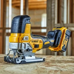 DeWALT DCS335N18V XR stiksav solo
