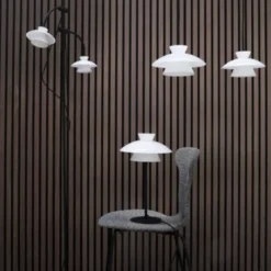 Dyberg Larsen Valby opal gulvlampe G9 sort