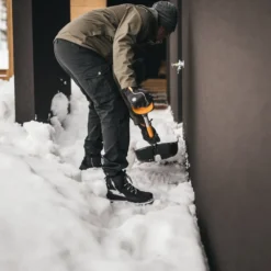 Fiskars sneskovl X serie
