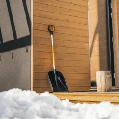 Fiskars sneskovl X serie