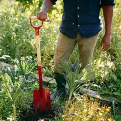 Fiskars spade med afrundet blad