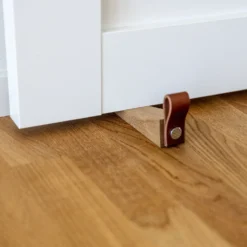 Habo dørkile eg med brun læder