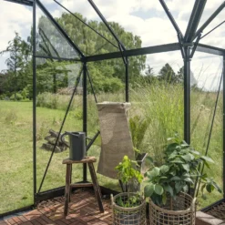 Halls ICON Gardenhouse 6 8,6 m² sort m/3 mm hærdet glas og fundament