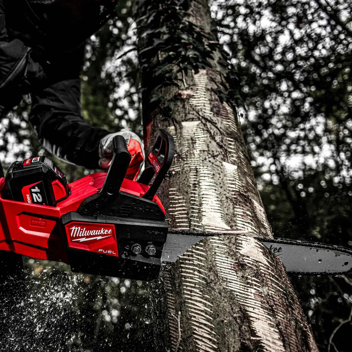Milwaukee M18 FCHS-121 akku kædesav med batteri og lader