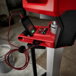 Milwaukee M18™ HOSALC-0 højtydende områdelys på stativ solo