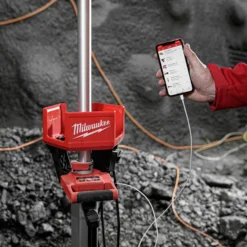 Milwaukee M18™ HOSALC-0 højtydende områdelys på stativ solo