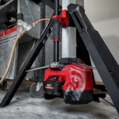Milwaukee M18™ HOSALC-0 højtydende områdelys på stativ solo
