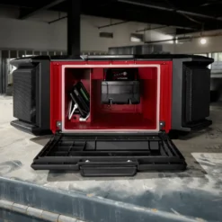 Milwaukee M18 PRCDAB+-0 Packout radio og lader