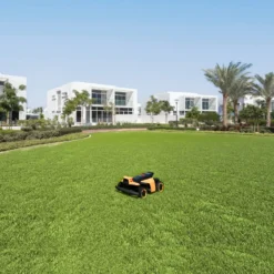 Navimow CM240M1E Terranox robotplæneklipper 24000 m² inkl. garage