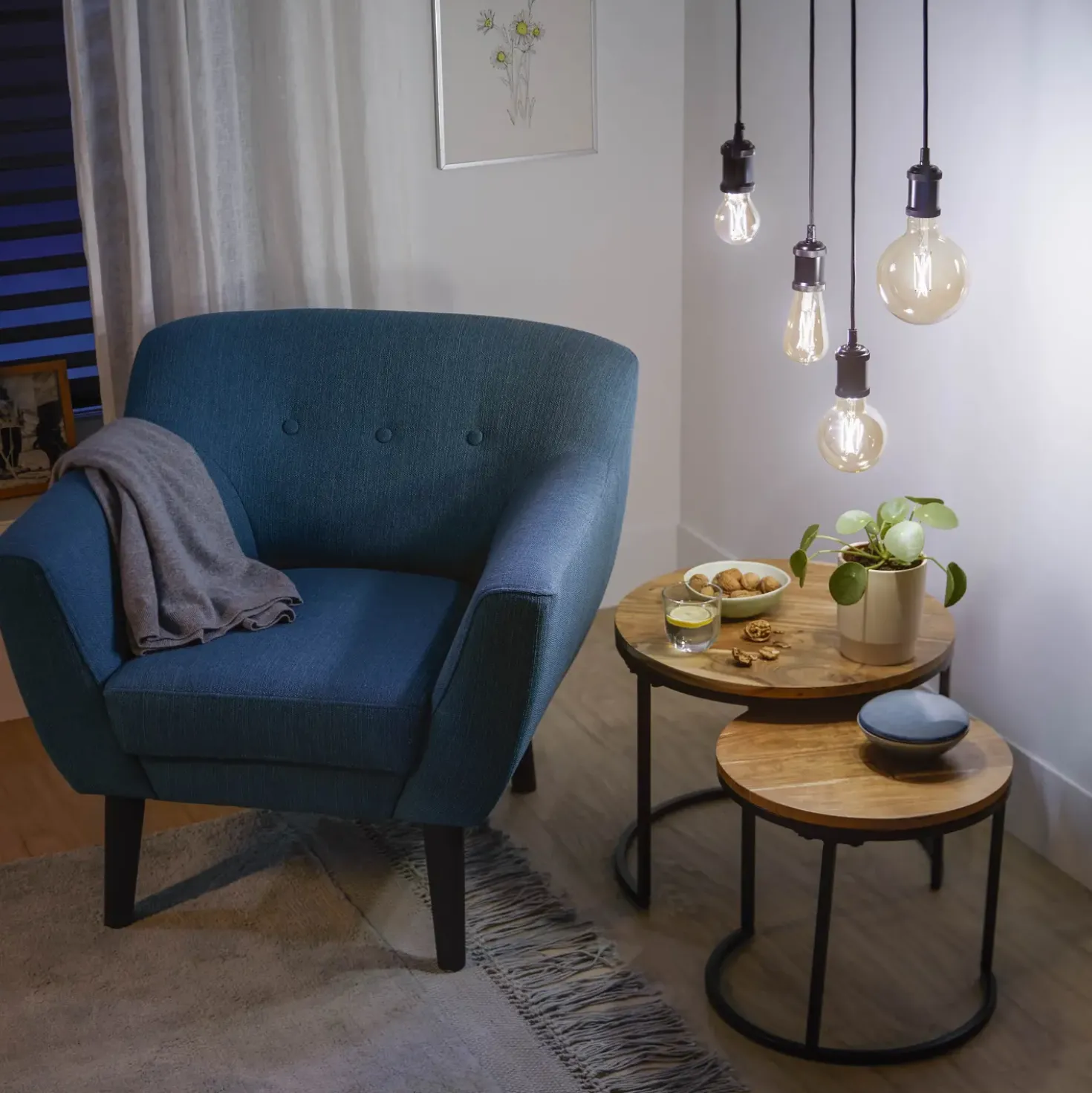 Philips Smart WiZ white LED pære E27 6,7W globe guld