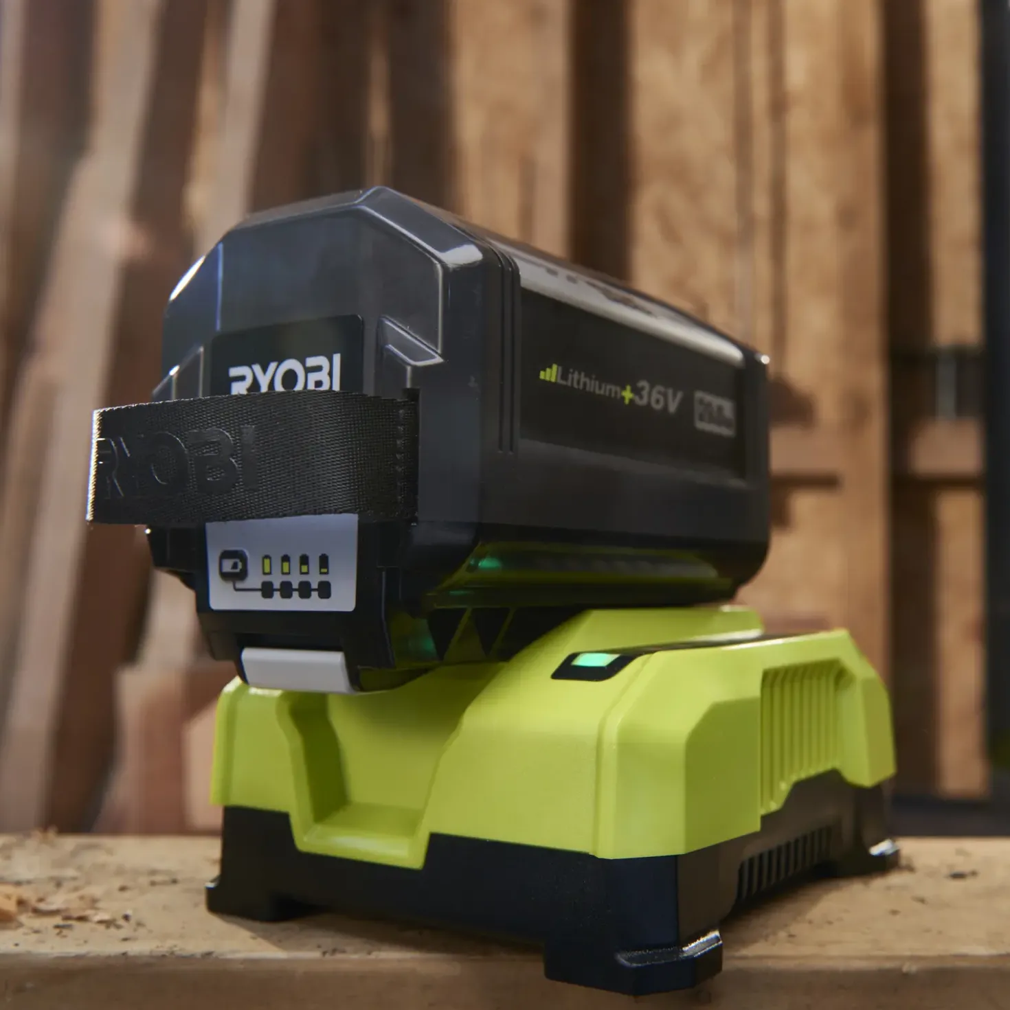 Ryobi RY36C60A 36V MAX POWER hurtiglader