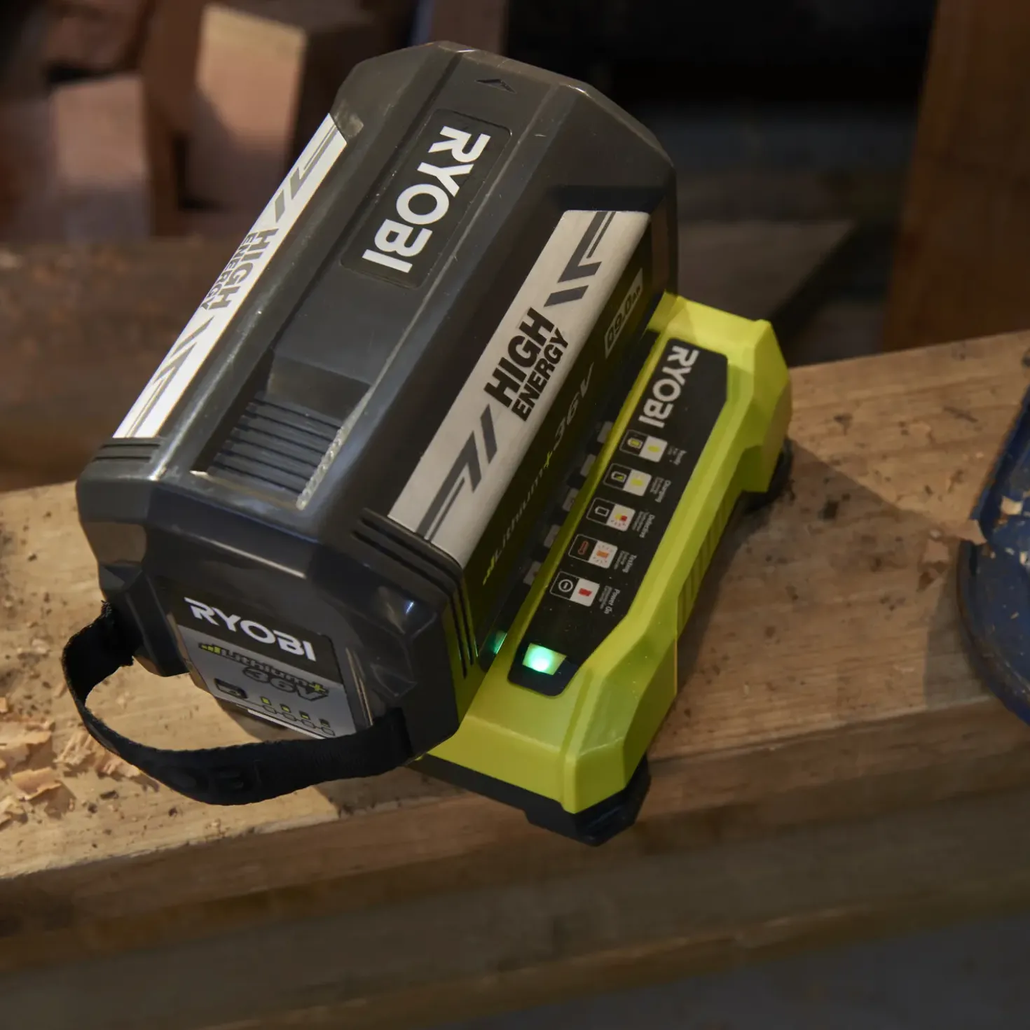 Ryobi RY36C60A 36V MAX POWER hurtiglader