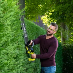 Ryobi RY18HT55A-140 hækkeklipper 1x4.0 Ah batteri og lader 18V ONE+