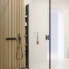 Scanbad brusevæg D 99x197,8cm mat sort/klart glas