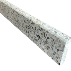 Terrazzo sokkelliste roma slebet overflade og top med fas 40x1,5x7,5 cm