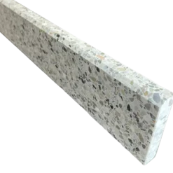 Terrazzo sokkelliste san francisco slebet overflade og top med fas 40x1,5x7,5 cm